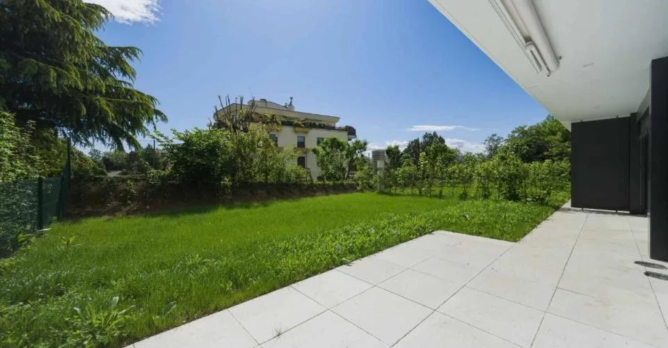 Neue 2,5-Zimmer-Wohnung mit Terrasse und Garten – Foto 5 von 11