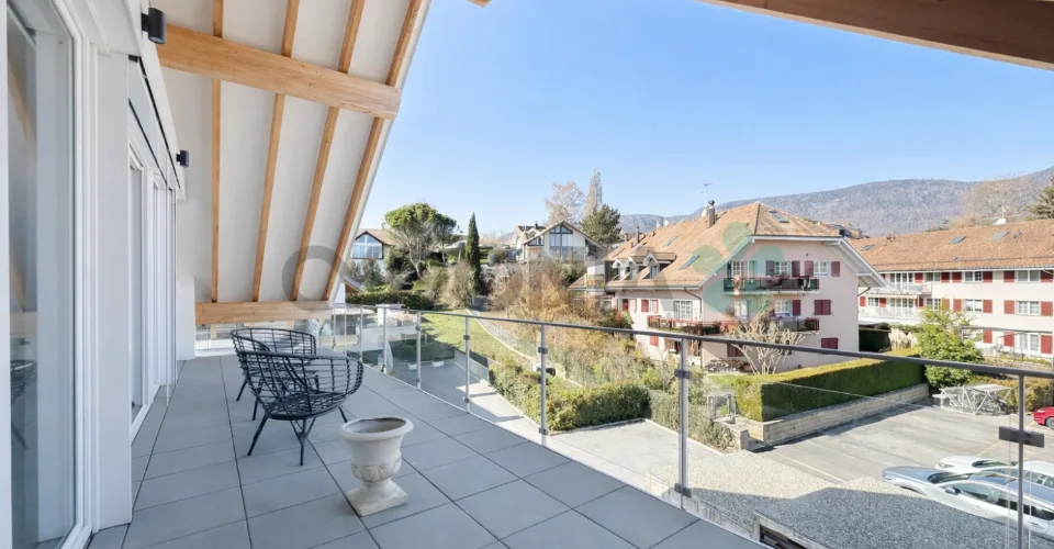 EN EXCLUSIVITÉ Attique d'exception en duplex de plus de 275m² A 15 minutes de Nyon – foto 12 di 24