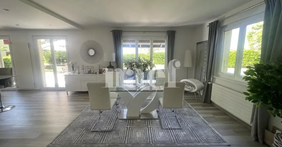 Schöne individuelle Villa mit 5,5 Zimmern, komplett renoviert und großem Garten – Foto 5 von 26