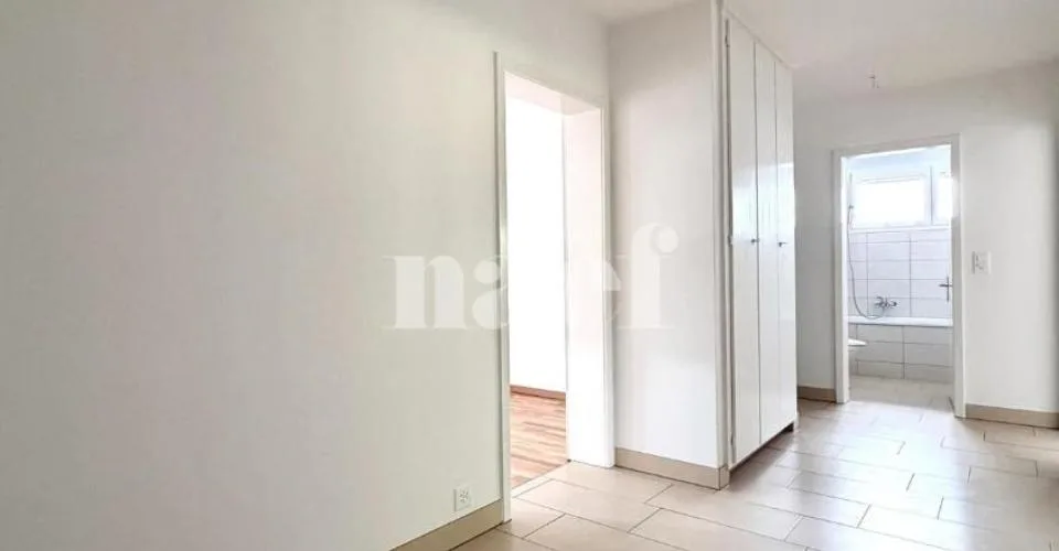 Bel appartement de 4 pièces avec vue dégagée et balcon – Foto 9 von 18