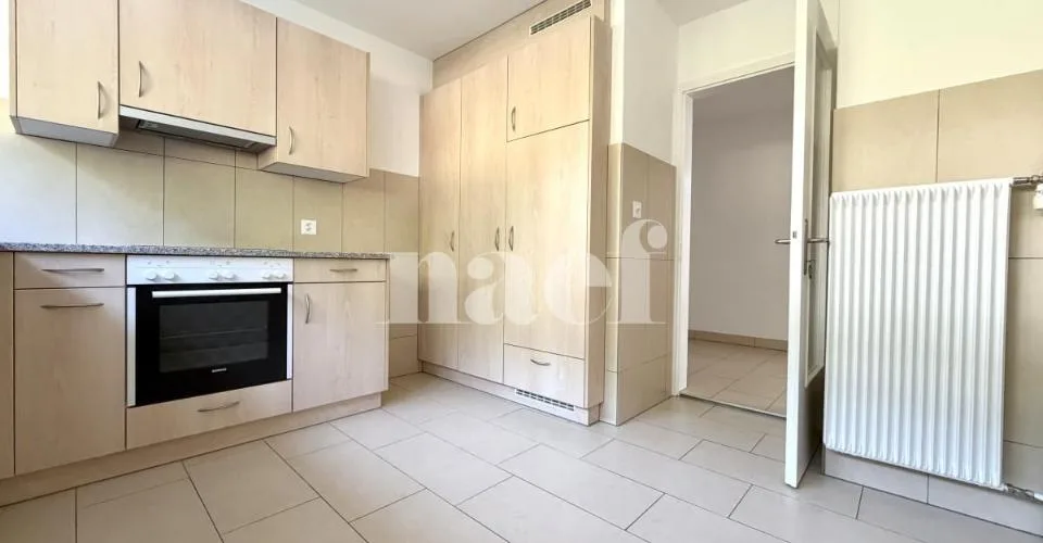Bel appartement de 4 pièces avec vue dégagée et balcon – Foto 2 von 18