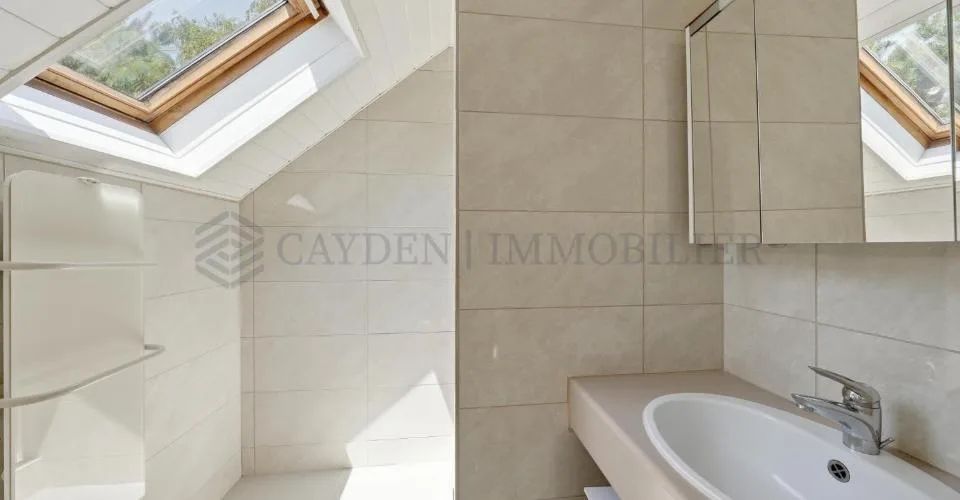 Villa jumelle rénovée avec studio d'appoint dans un environnement résidentiel privilégié à Commugny – Foto 12 von 34