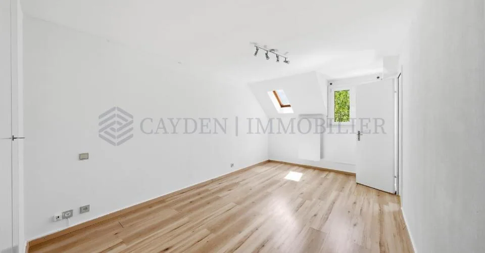 Villa jumelle rénovée avec studio d'appoint dans un environnement résidentiel privilégié à Commugny – Foto 8 von 34
