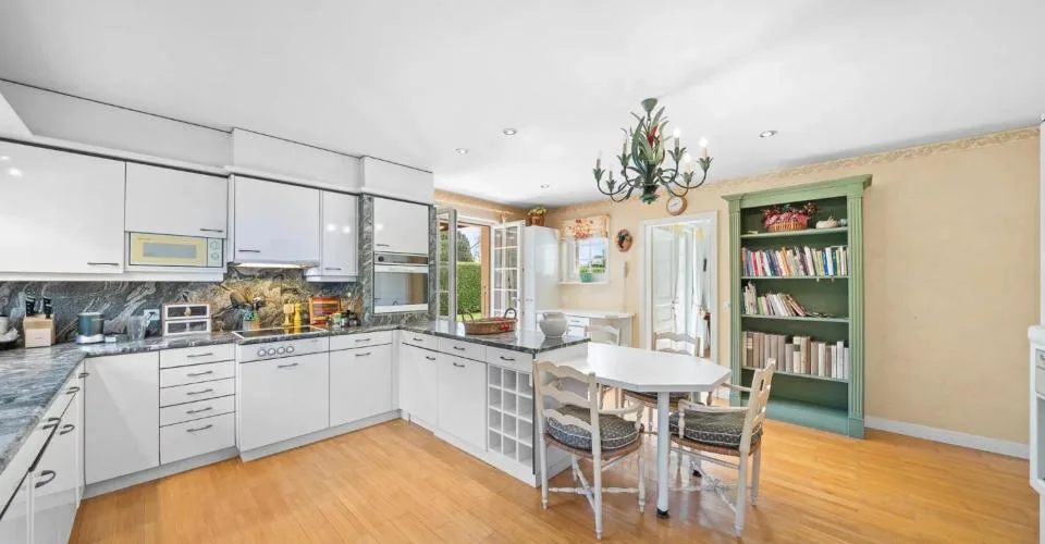 Einzigartiges Einfamilienhaus in der Nähe von Geschäften – Foto 9 von 9