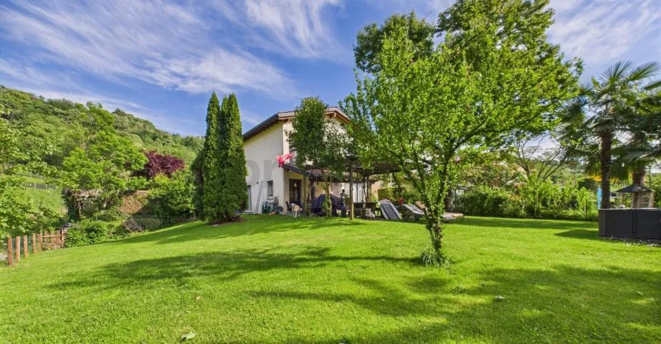 Tranquillità e natura: splendida villetta con grande giardino – foto 14 di 27