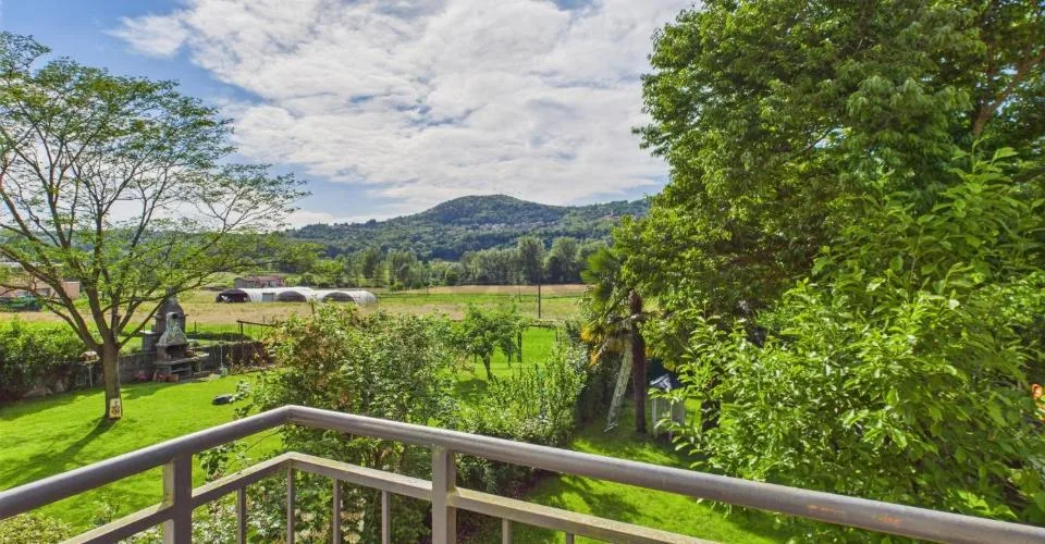 Tranquillità e natura: splendida villetta con grande giardino – foto 24 di 27