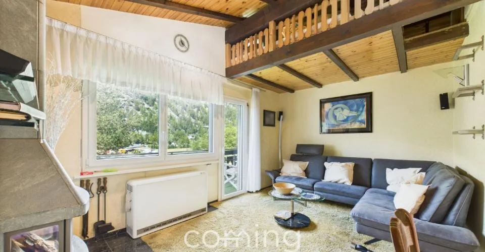 Agréable et alpine - appartement de 2.5 pièces avec cheminée et vue sur les montagnes à Saas-Grund – photo 2 sur 27