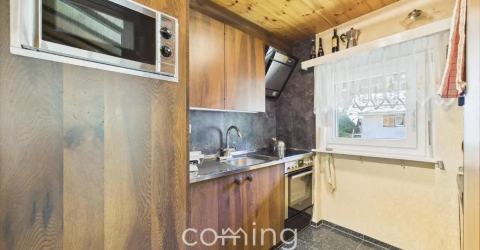 Agréable et alpine - appartement de 2.5 pièces avec cheminée et vue sur les montagnes à Saas-Grund – photo 4 sur 27