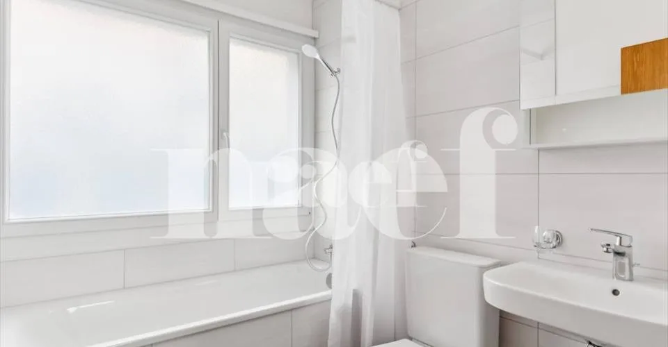 Appartement de 2 pièces entièrement rénové avec balcon au rez – Foto 5 von 15