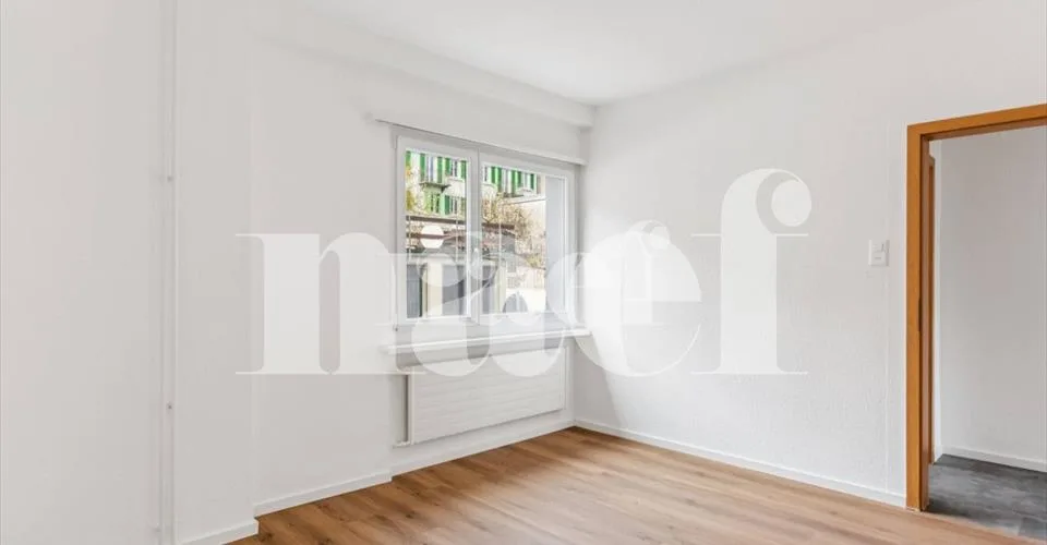 Appartement de 2 pièces entièrement rénové avec balcon au rez – Foto 3 von 15
