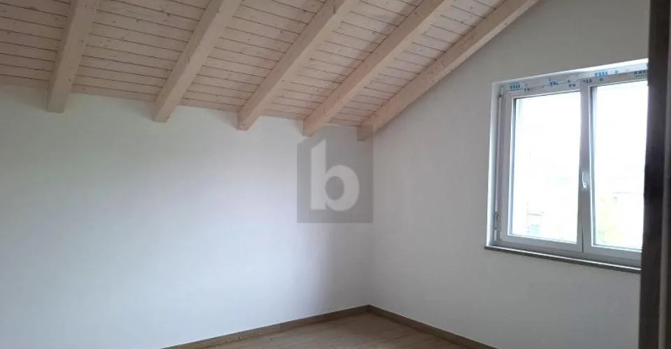 MANSARDA NUOVA, SPaziosa, LUMINOSA E MODERNA