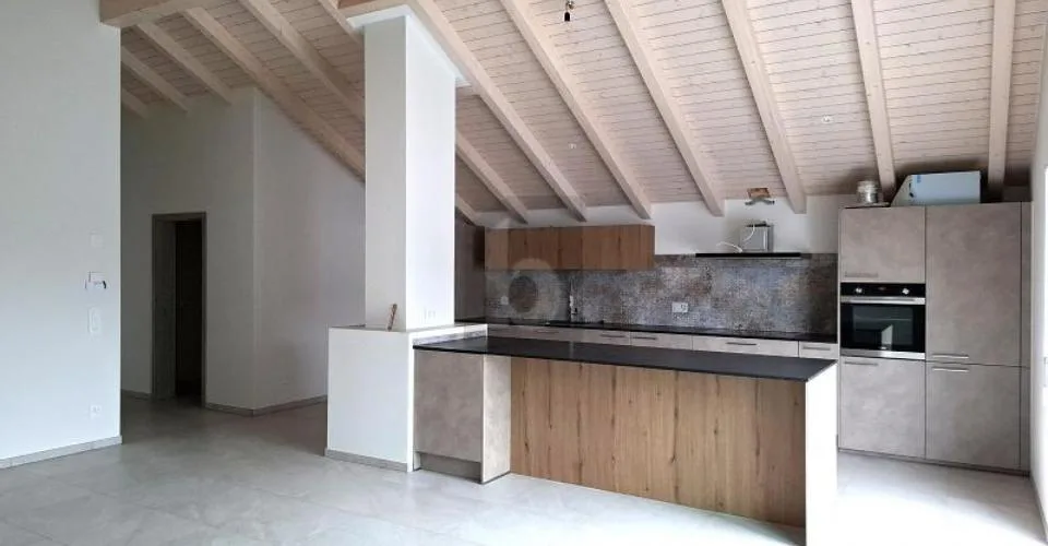 MANSARDA NUOVA, SPaziosa, LUMINOSA E MODERNA