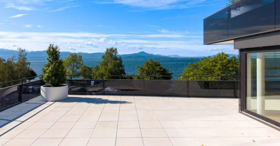 Appartement neuf de 5.5 pièces avec balcon couvert et rooftop terrasse – photo 8 of 24