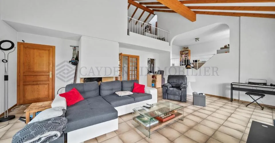 Beautiful 6-bedroom villa, 800 m from the lake! – photo 17 of 18
