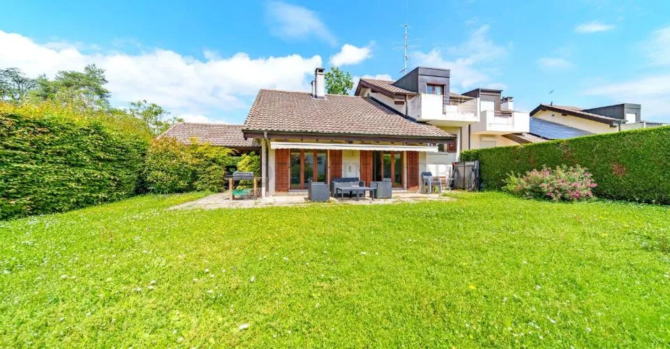 Beautiful 6-bedroom villa, 800 m from the lake! – photo 11 of 18