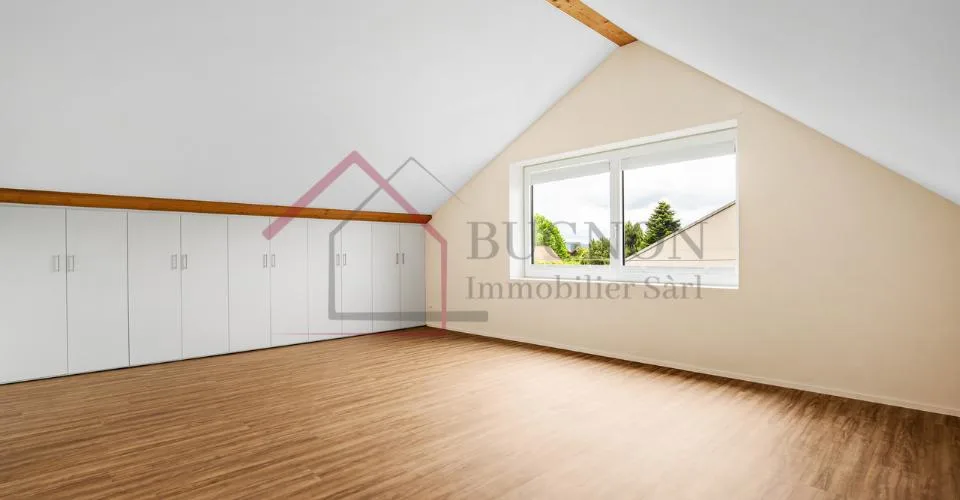 Duplex mit moderner Architektur und hellem Ambiente, Elternschlafzimmer und Balkon – Foto 5 von 16