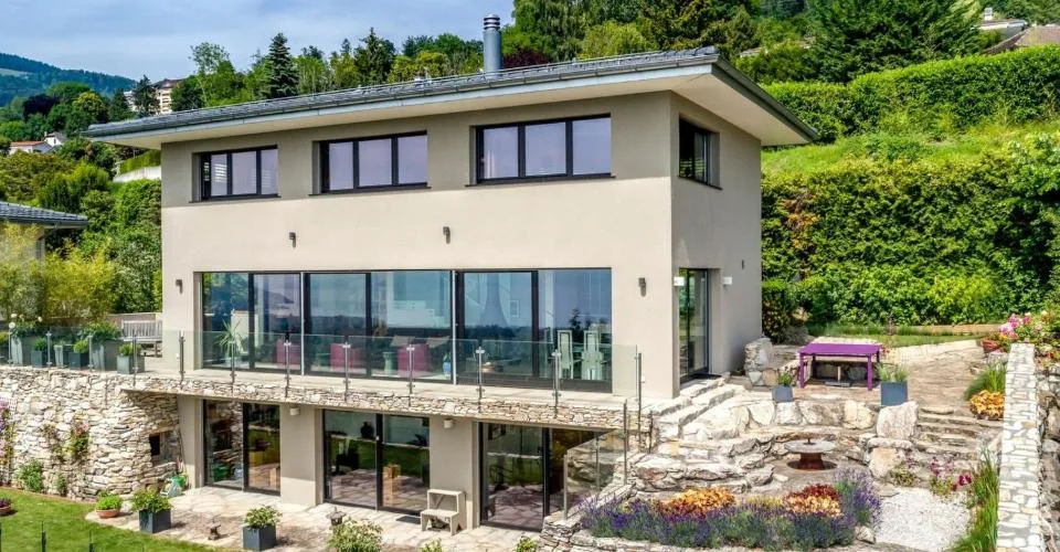 Prächtige moderne Villa mit 180-Grad-Blick auf den See und die Alpen – Foto 18 von 26