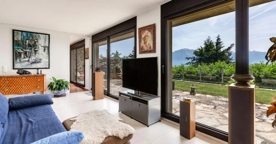 Prächtige moderne Villa mit 180-Grad-Blick auf den See und die Alpen – Foto 21 von 26