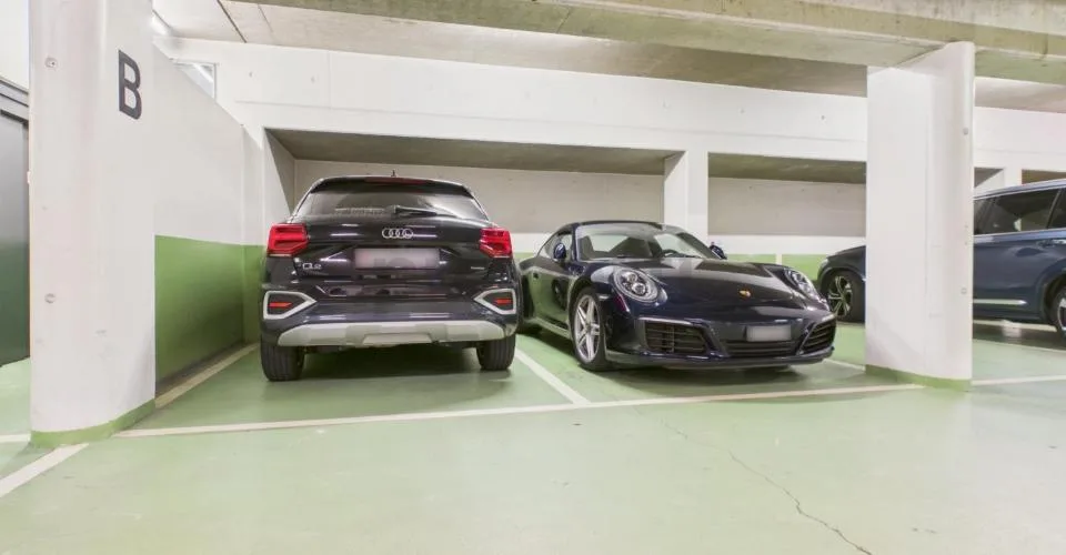 Lugano : élégant appartement 3.5 pièces avec deux balcons et deux places de parking dans une résidence soignée – photo 24 sur 25