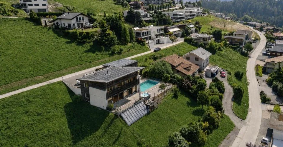 Villa avec annexe indépendante en dominance sur la plaine. – Foto 2 von 20