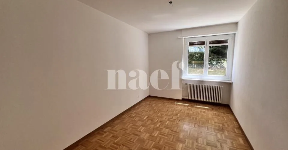 Chaleureux logement de 5 pièces situé au rez-de-chaussée de l'immeuble. – foto 6 di 16