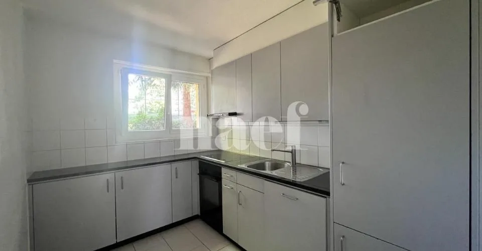 Chaleureux logement de 5 pièces situé au rez-de-chaussée de l'immeuble. – foto 3 di 16