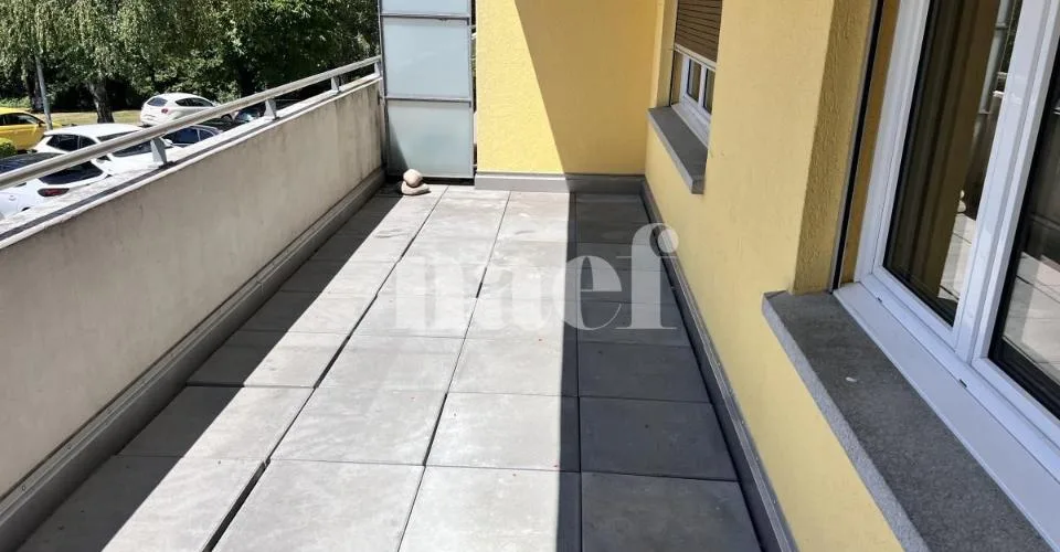 Chaleureux logement de 5 pièces situé au rez-de-chaussée de l'immeuble. – foto 2 di 16