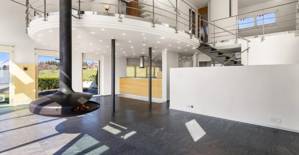 Gutenswil: Stilvolles Architektenhaus mit Pool und Weitsicht – Foto 9 von 12