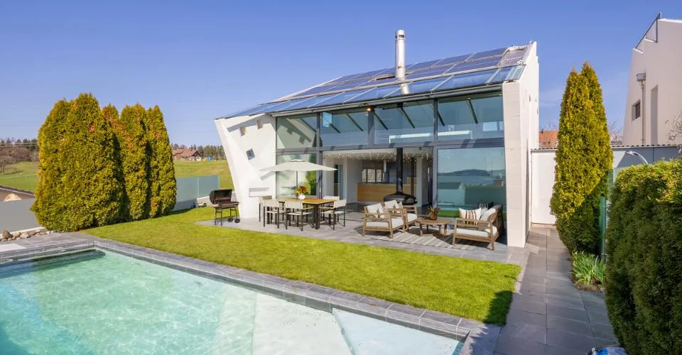Gutenswil: Stilvolles Architektenhaus mit Pool und Weitsicht – Foto 7 von 12