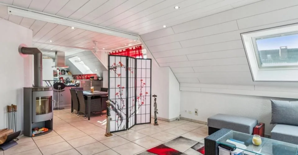 Prestigieux Duplex 5.5 pces "Pieds dans l'eau" avec Salle d'Escalade – Foto 4 von 21