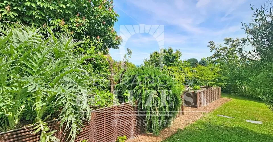 Situation premium : Villa avec vue lac, piscine naturelle et vaste jardin intimiste – photo 10 sur 26