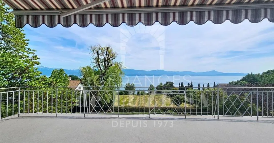 Situation premium : Villa avec vue lac, piscine naturelle et vaste jardin intimiste – photo 8 sur 26