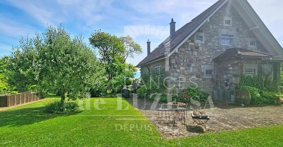 Situation premium : Villa avec vue lac, piscine naturelle et vaste jardin intimiste – photo 5 sur 26