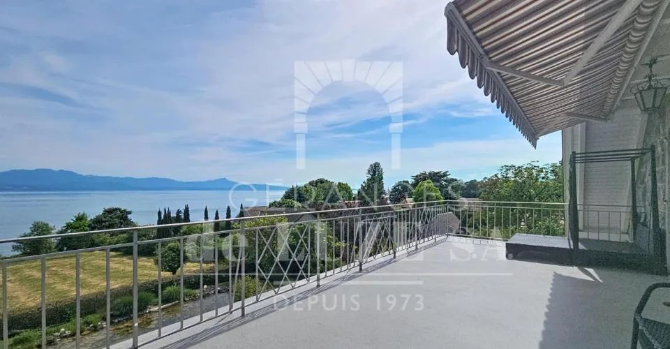 Situation premium : Villa avec vue lac, piscine naturelle et vaste jardin intimiste – photo 3 sur 26