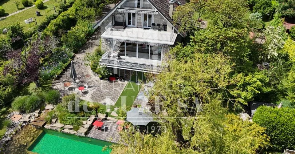 Situation premium : Villa avec vue lac, piscine naturelle et vaste jardin intimiste – photo 6 sur 26