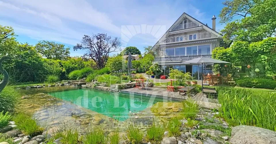Situation premium : Villa avec vue lac, piscine naturelle et vaste jardin intimiste – photo 4 sur 26