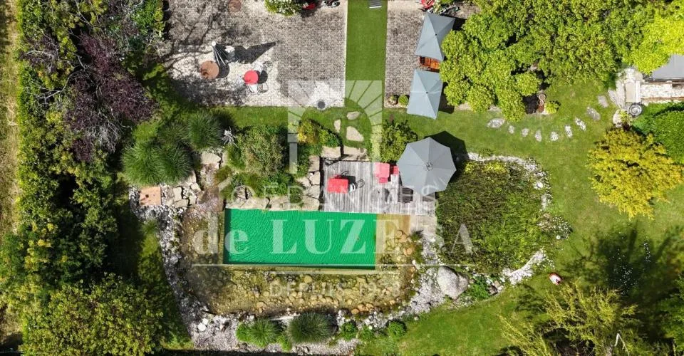Situation premium : Villa avec vue lac, piscine naturelle et vaste jardin intimiste – photo 7 sur 26