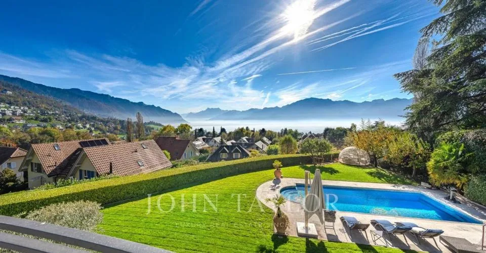 Luxueuse propriété avec piscine et vue lac exceptionnelle – Foto 2 von 26