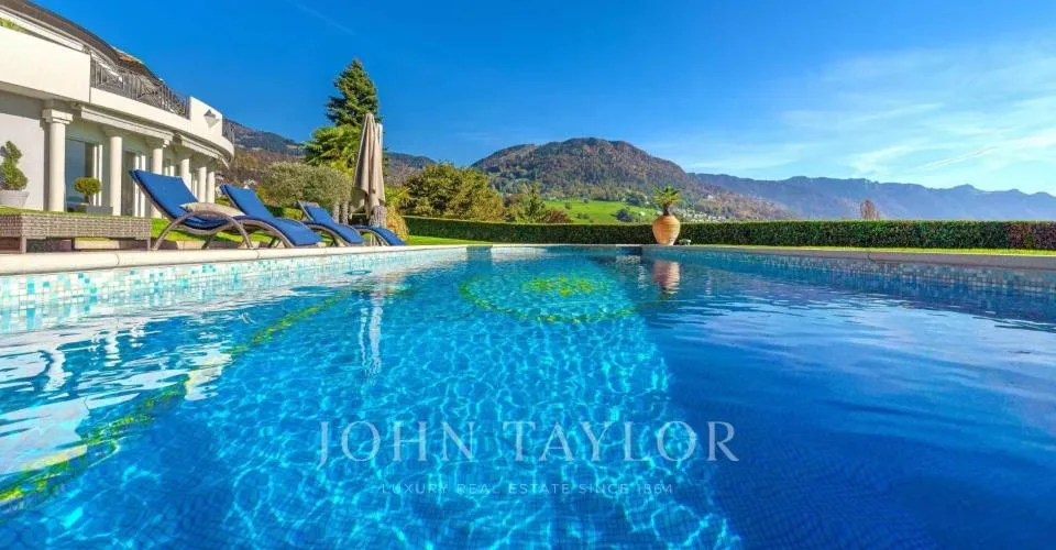 Luxueuse propriété avec piscine et vue lac exceptionnelle – Foto 3 von 26