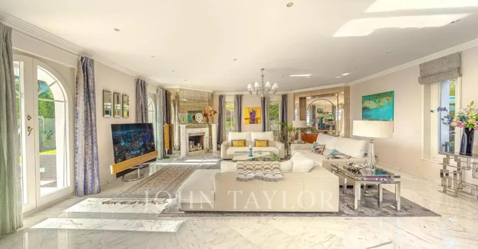 Luxueuse propriété avec piscine et vue lac exceptionnelle – Foto 8 von 26