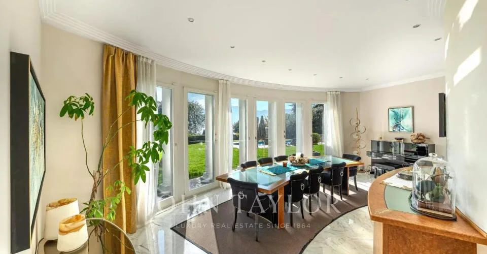 Luxueuse propriété avec piscine et vue lac exceptionnelle – Foto 10 von 26
