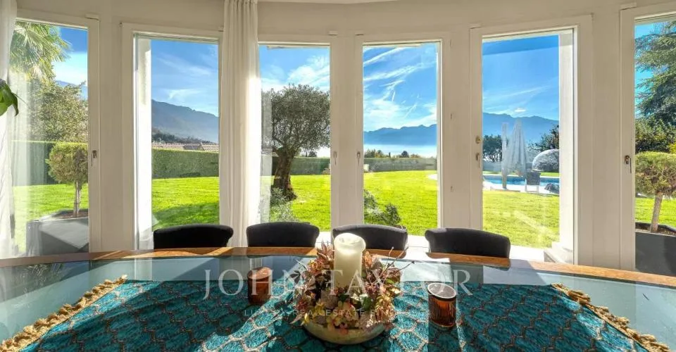 Luxueuse propriété avec piscine et vue lac exceptionnelle – Foto 9 von 26