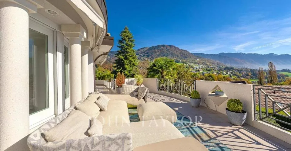 Luxueuse propriété avec piscine et vue lac exceptionnelle – Foto 5 von 26