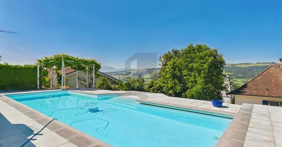 AN BESTER LAGE MIT POOL UND PANORAMASICHT!