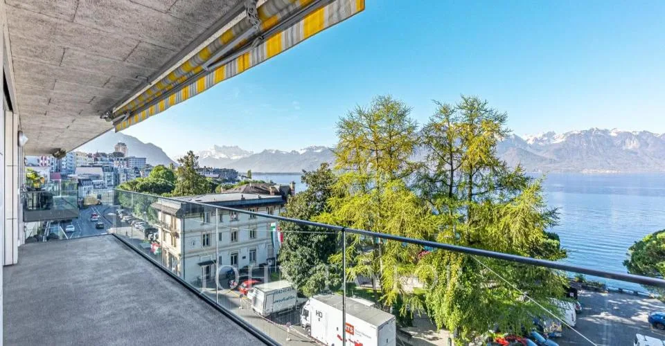 OPPORTUNITÄT - LUXURIÖSE ATTIKAWOHNUNG MIT 4.5 ZIMMERN IM ZENTRUM VON MONTREUX – Foto 3 von 22