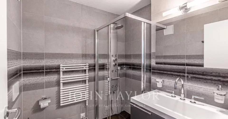OPPORTUNITÄT - LUXURIÖSE ATTIKAWOHNUNG MIT 4.5 ZIMMERN IM ZENTRUM VON MONTREUX – Foto 8 von 22