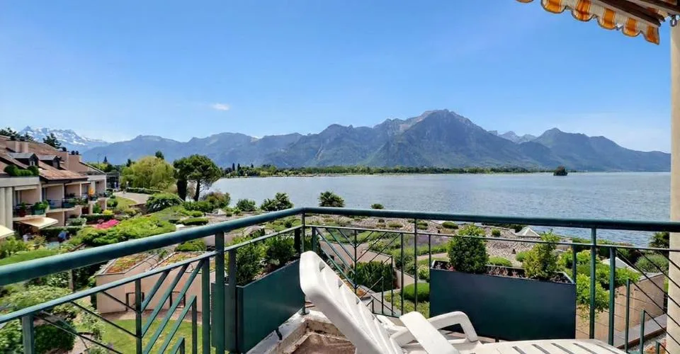 JOLI APPARTEMENT DE 4,5 PIECES AU BORD DU LAC AVEC TRES BELLE VUE PANORAMIQUE – photo 13 sur 24