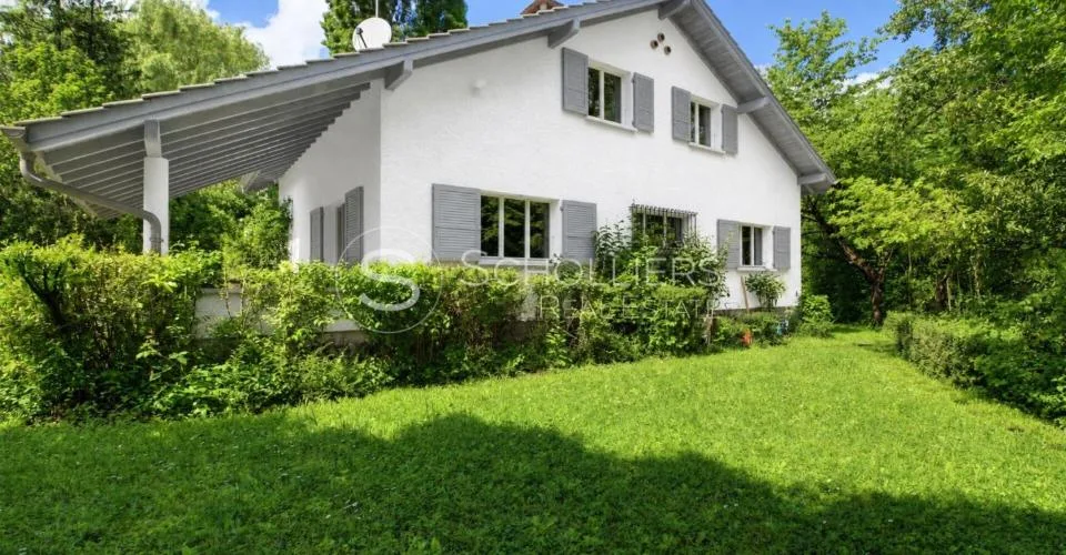Einfamilienhaus in einer grünen Umgebung – Foto 7 von 19