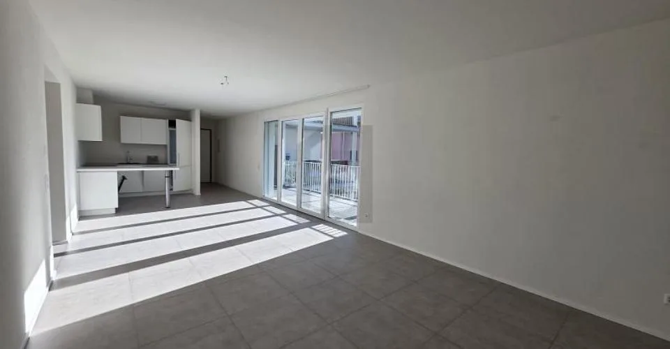 MODERNO SPAZIOSO E SOLEGGIATO – Foto 11 von 12