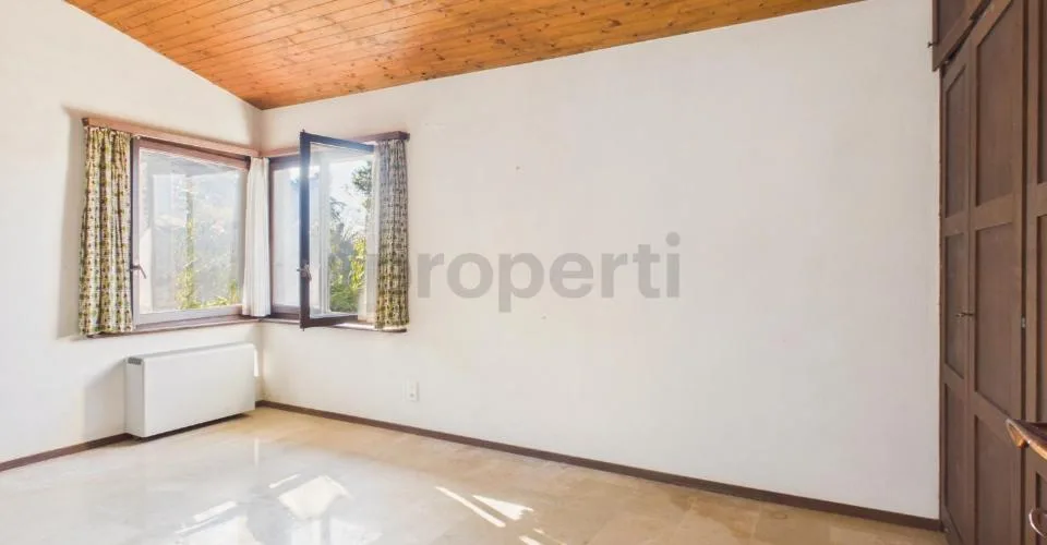 Arogno: Characteristic house with lake view, garden and great potential – photo 43 of 51